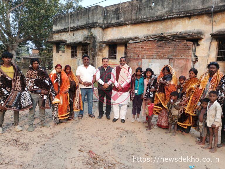 पांडू में समाजसेवियों की पहल, 10 मुसहर परिवारों के बीच कंबल वितरण कर दी राहत