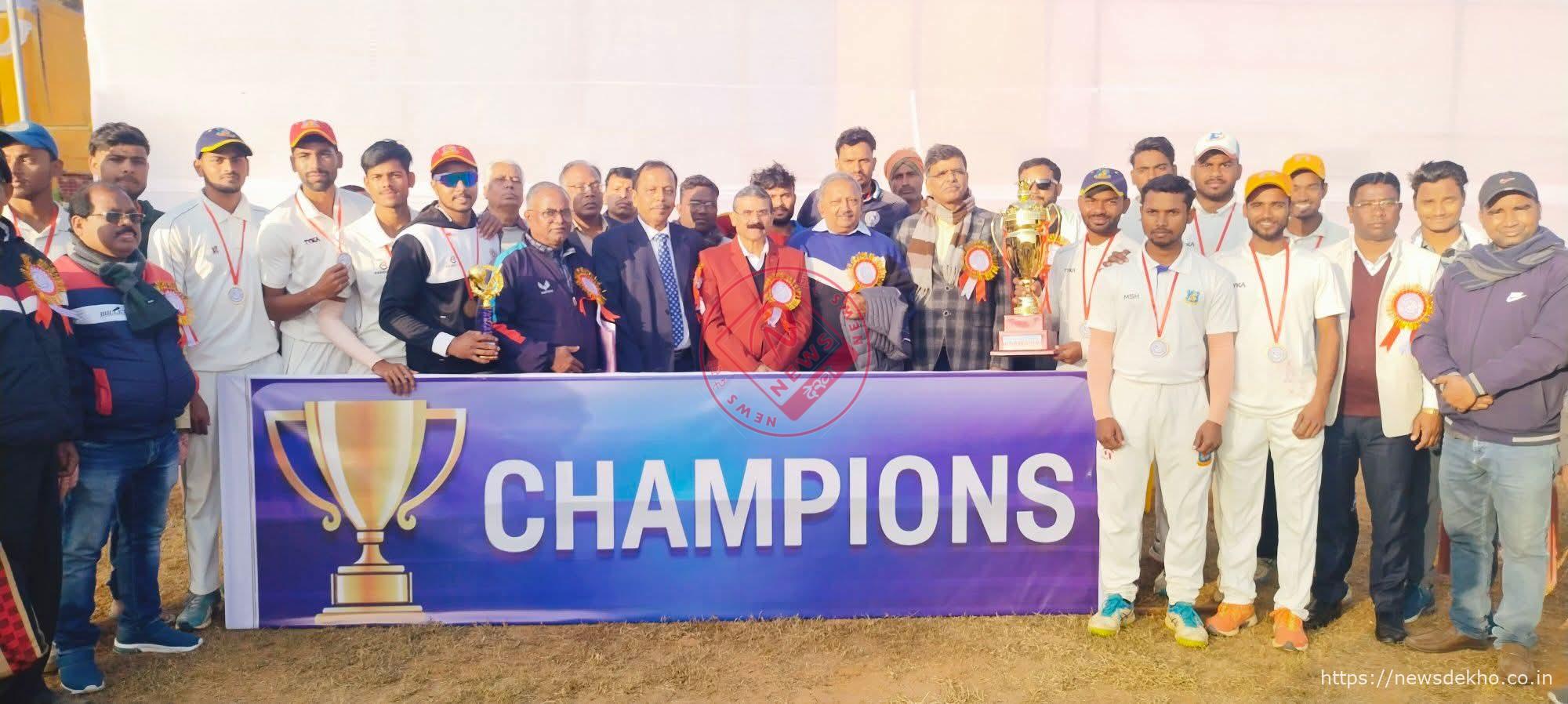 गिरिडीह कॉलेज ने लगाई जीत की हैट्रिक: विभावि इंटर कॉलेज क्रिकेट टूर्नामेंट का खिताब लगातार तीसरी बार जीता