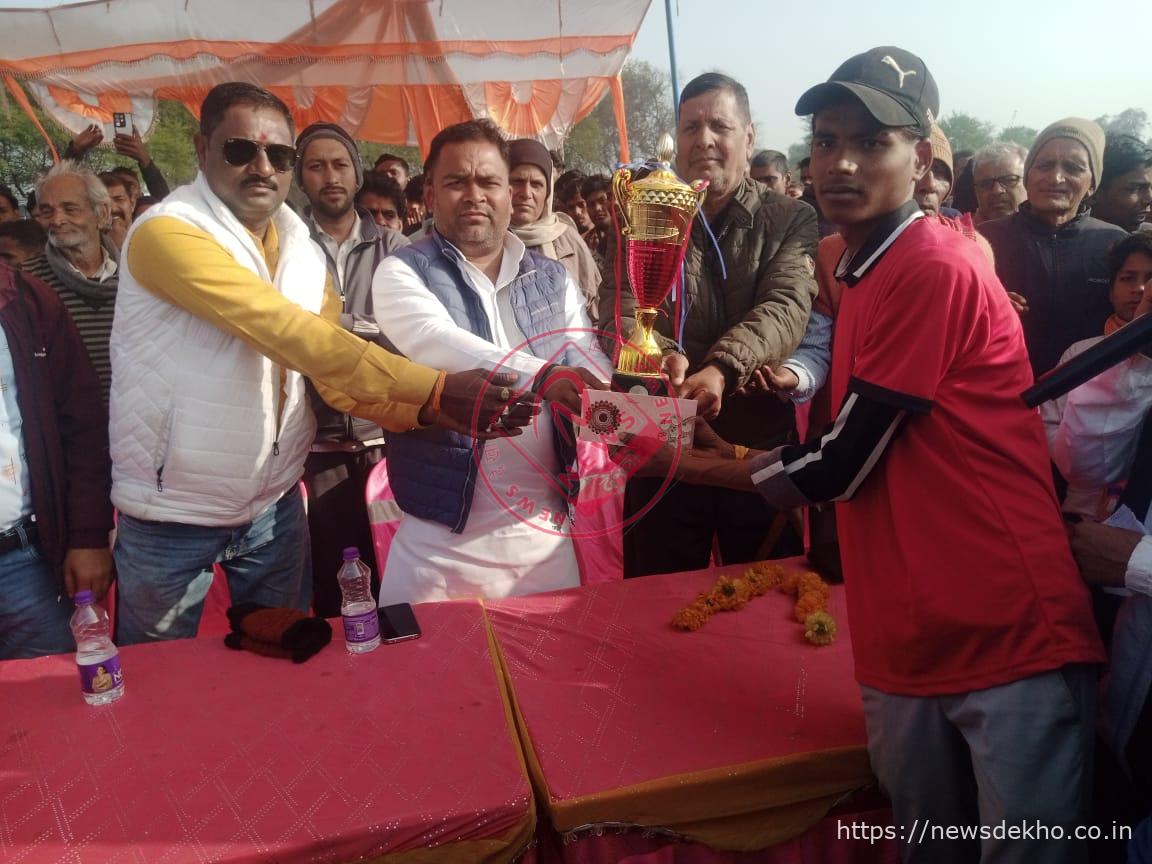 आरडी क्लब क्रिकेट टूर्नामेंट का रोमांचक फाइनल, महुली टीम ने जीता खिताब