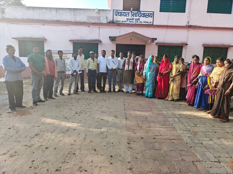 कुलगो पंचायत सचिवालय में झारखंड एकता किसान मजदूर यूनियन की बैठक, एसबीआई ग्राहक सेवा केंद्र ठगी मामले में पीड़ितों से मिले नेता