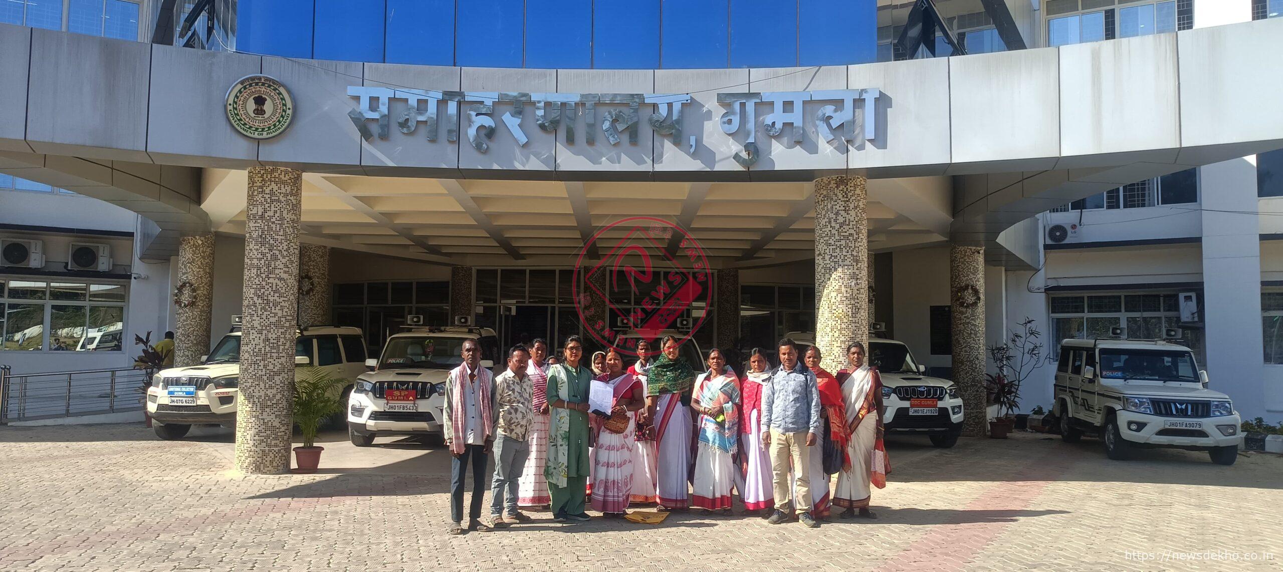 करंजटोली से खटंगा नवा टोली तक जर्जर सड़क से ग्रामीण परेशान, वादे के बाद भी निर्माण नहीं शुरू