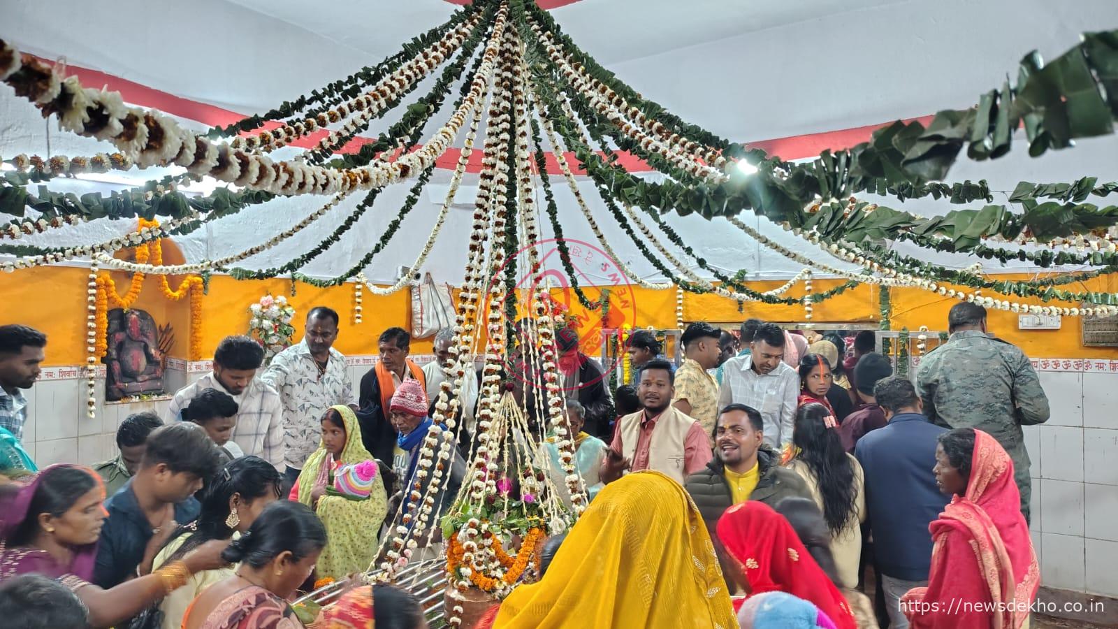 टांगीनाथ धाम में महाशिवरात्रि पर उमड़ा आस्था का महासागर, लगभग एक लाख श्रद्धालुओं ने किया जलाभिषेक