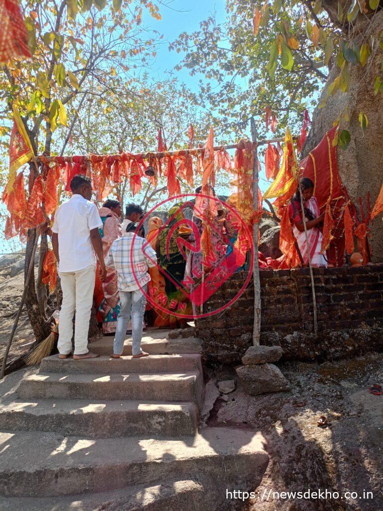 महाशिवरात्रि पर कैलाश धाम में उमड़ा आस्था का सैलाब हर हर महादेव के जयघोष से गूंजा ठेठईटांगर क्षेत्र