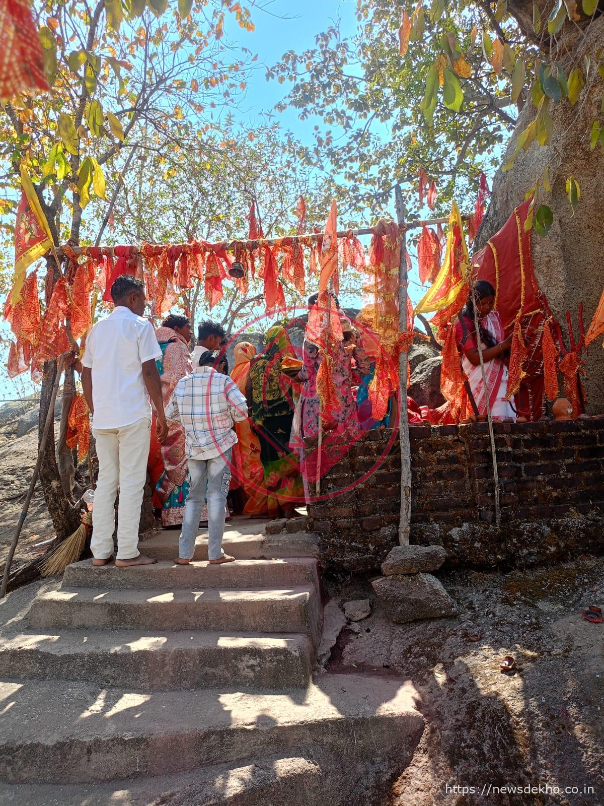 महाशिवरात्रि पर कैलाश धाम में उमड़ा आस्था का सैलाब हर हर महादेव के जयघोष से गूंजा ठेठईटांगर क्षेत्र