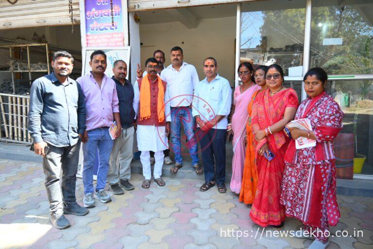 लातेहार नगर पंचायत के वार्ड 14 चन्दनडीह में जनसंपर्क अभियान, मिलन शुक्ला और नगमनी कुमार ने किया घर-घर संवाद