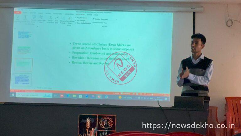 संत जेवियर महाविद्यालय सिमडेगा में बी.कॉम और बी.ए. विद्यार्थियों के लिए उत्तर लेखन कार्यशाला, परीक्षा में अधिक अंक लाने के दिए गए टिप्स