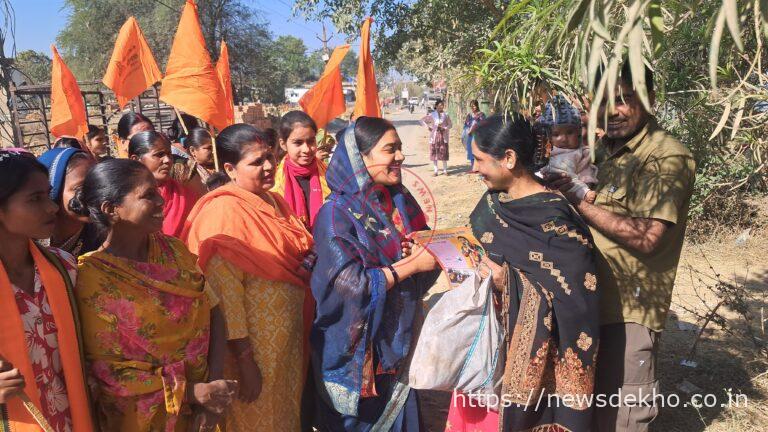 मेदिनीनगर में महापौर प्रत्याशी रिंकू सिंह का तूफानी जनसंपर्क, वार्ड नंबर 4 में समर्थन का उमड़ा सैलाब