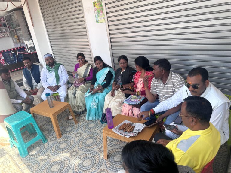 लातेहार नगर पंचायत अध्यक्ष पद: बिलासी टोपनो के समर्थन में झामुमो ने चलाया व्यापक जनसंपर्क अभियान