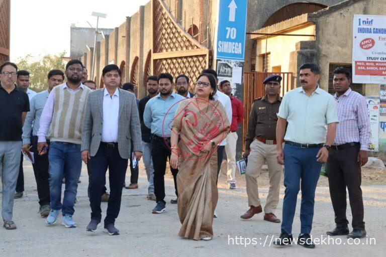 नगर निकाय चुनाव को लेकर सिमडेगा कॉलेज में मतगणना केंद्र का निरीक्षण, उपायुक्त कंचन सिंह ने सुरक्षा और व्यवस्थाओं को दुरुस्त करने का दिया निर्देश