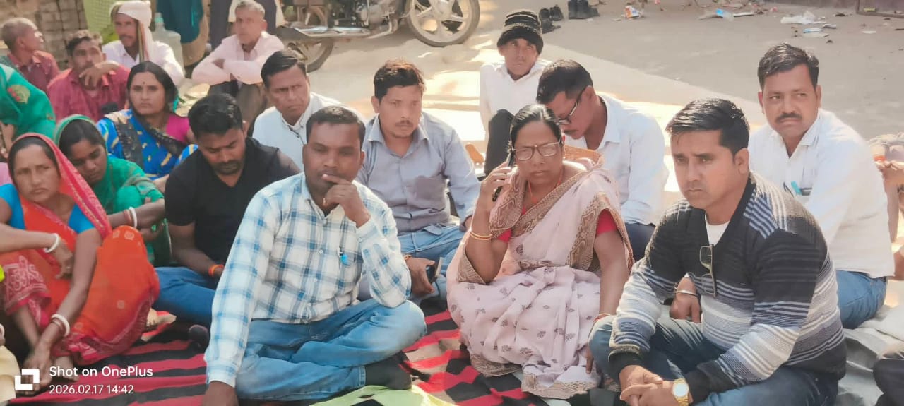 सऊदी अरब में गोली से मृत प्रवासी मजदूर विजय महतो का शव रांची पहुंचा, मुआवजे को लेकर डुमरी में अनिश्चितकालीन धरना शुरू