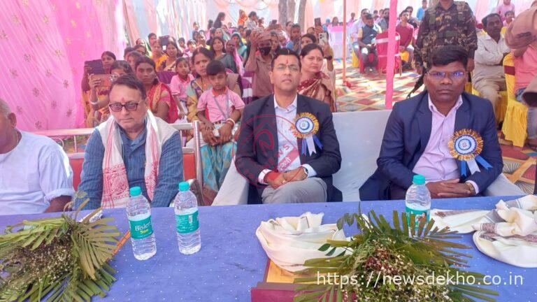 रूढ़िवादी सोच से ऊपर उठकर शिक्षा को दें सर्वोच्च स्थान, विश्रामपुर में डीआईजी किशोर कौशल का आह्वान