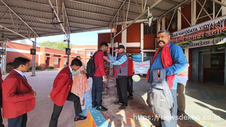 पीएम श्री जवाहर नवोदय विद्यालय कोलेबिरा में सीबीएसई 12वीं बोर्ड परीक्षा का शुभारंभ, दही-लड्डू और टीका से विद्यार्थियों का उत्साहवर्धन
