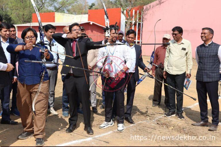 हंसडीहा नवोदय विद्यालय में प्रबंध समिति की बैठक, डीसी अभिजीत सिन्हा ने किया कौशल व नवाचार कार्यक्रमों का शुभारंभ