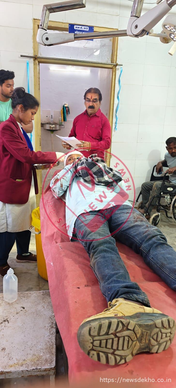 घुटबाहर के पास टेम्पू पलटने से मचा हड़कंप, सात सवारों में एक गंभीर घायल, ग्रामीणों की तत्परता से टली बड़ी अनहोनी