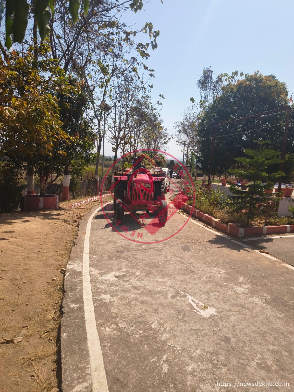 लावा नदी पुल के पास अवैध बालू खनन पर पुलिस की बड़ी कार्रवाई, ट्रैक्टर जब्त कर माफियाओं को चेतावनी