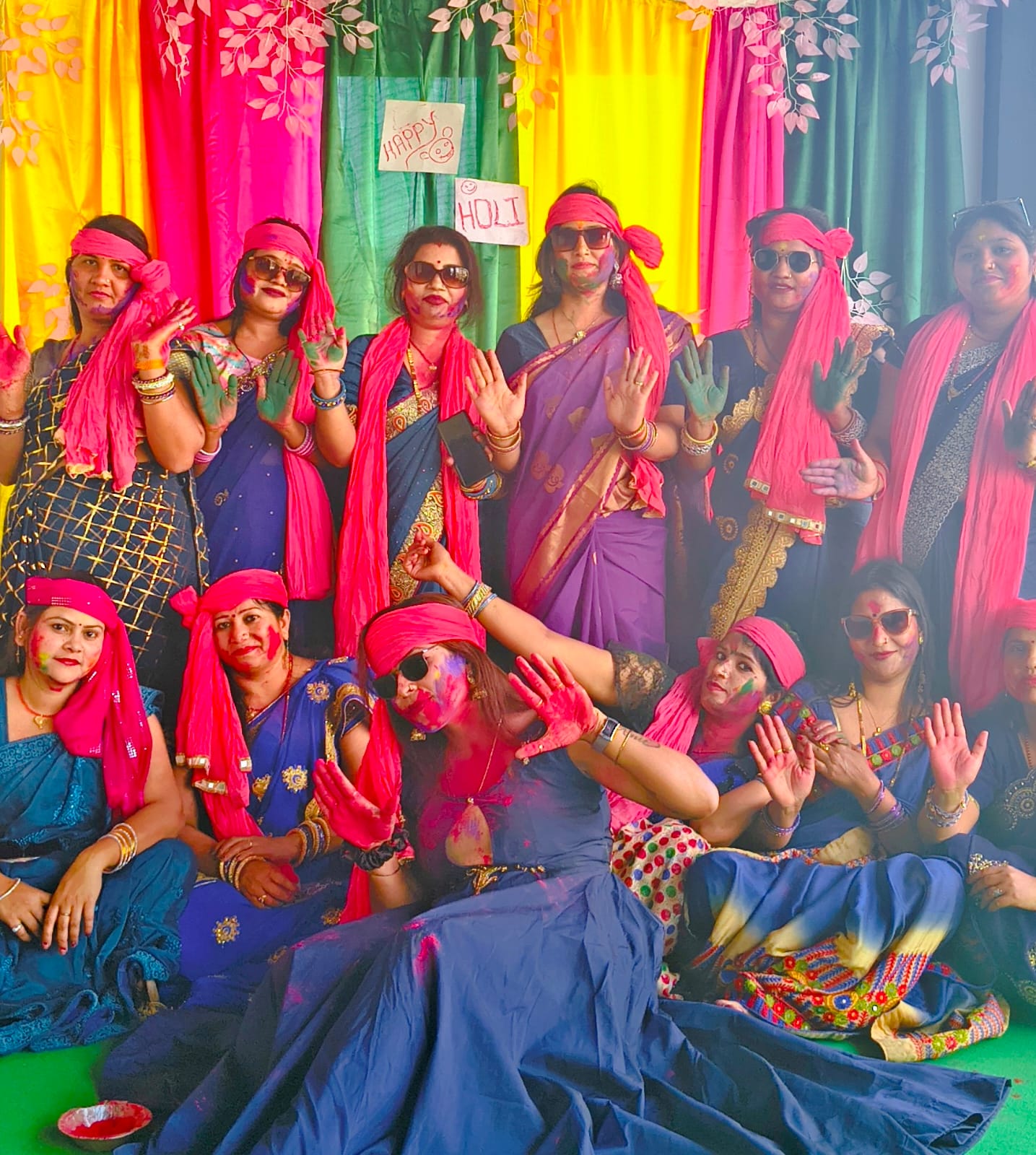 शांभवी मेंशन में नवनिर्माण शक्ति संघ का होली मिलन समारोह, रंग और उमंग के साथ महिलाओं ने मनाया उत्सव