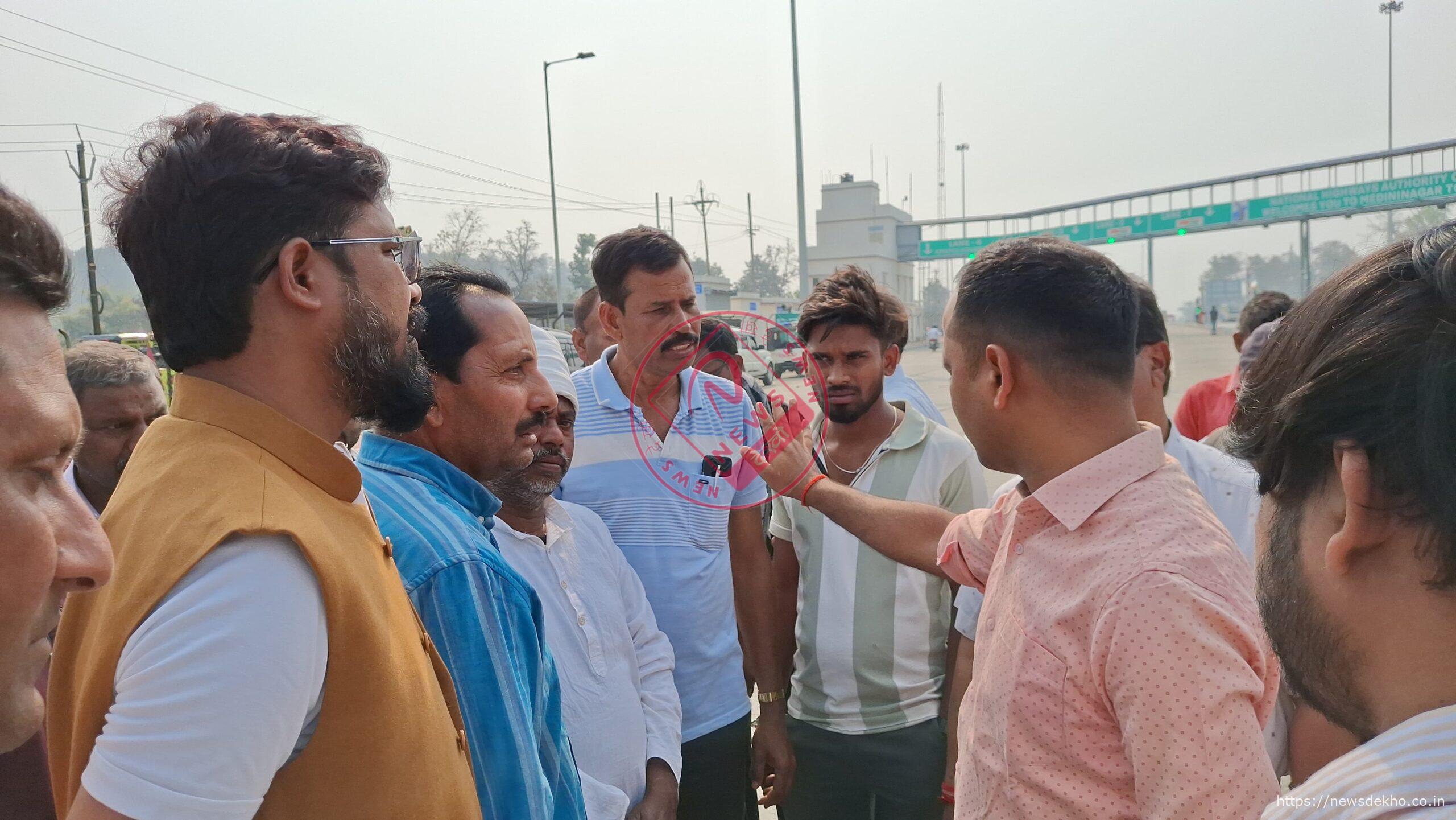 अधूरे हाईवे पर टोल वसूली का विरोध, मेदिनीनगर में स्थानीय लोगों का फूटा गुस्सा