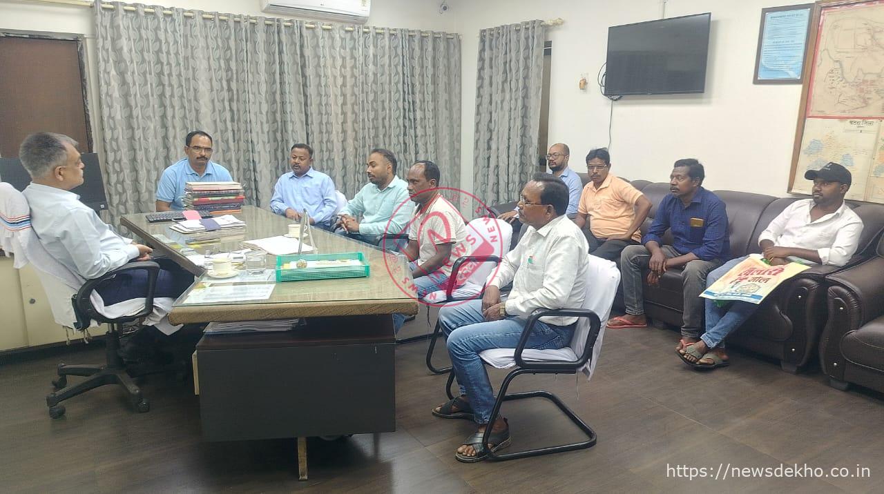 मैकलुस्कीगंज–पिपरवार रेल लाइन फेज वन बंदी स्थगित, प्रबंधन के साथ वार्ता के बाद बनी सहमति