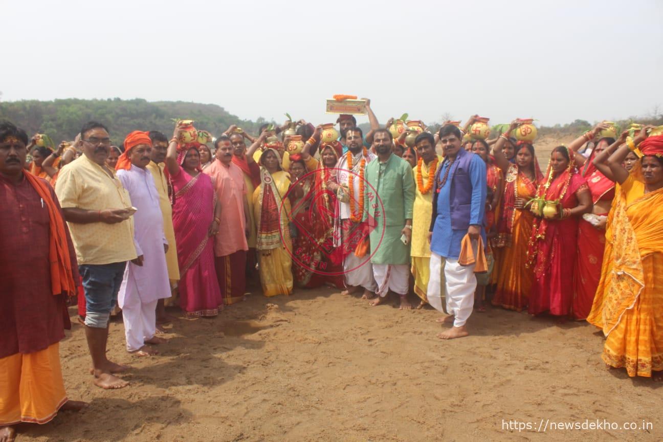 खलारी के करकट्टा में भव्य कलश यात्रा से गूंजा माहौल वासंतिक नवरात्र महोत्सव में उमड़ी आस्था
