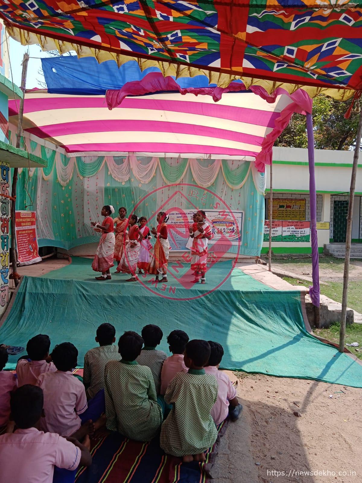 पीएम श्री मिडिल स्कूल खलारी में वार्षिकोत्सव समारोह में बच्चों की रंगारंग प्रस्तुतियों ने बांधा समां