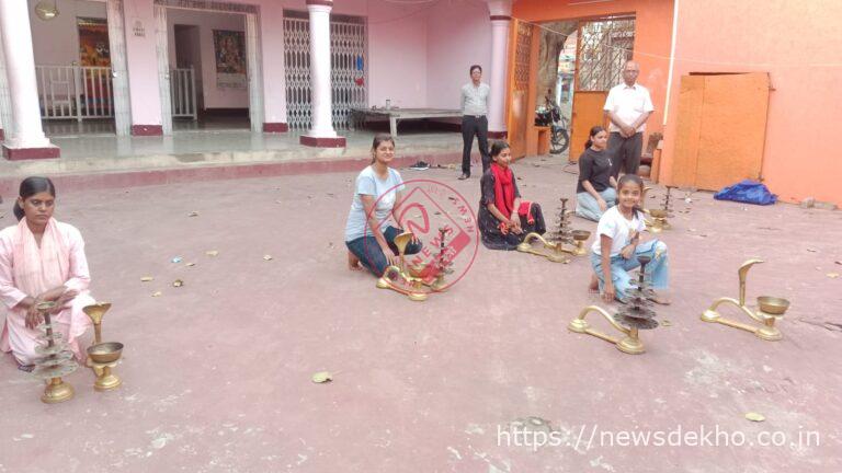 लोहरदगा के गुदरी बाजार बड़ा हनुमान मंदिर में कल भव्य महाआरती, कन्याओं के हाथों होगा आयोजन