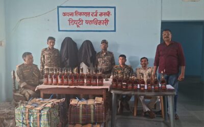 लेस्लीगंज में बिना नंबर प्लेट कार से भारी मात्रा में अवैध शराब बरामद, दो युवक गिरफ्तार