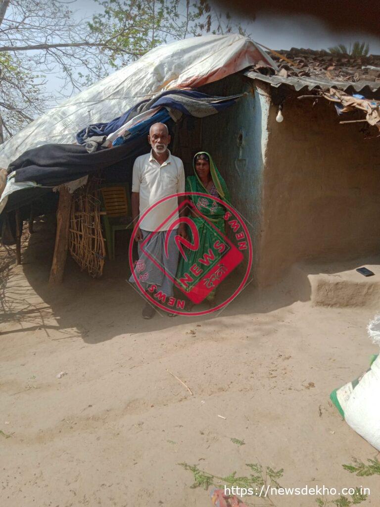 हुसैनाबाद में पीएम आवास पर कब्जे का आरोप, पीड़ित परिवार झोपड़ी में रहने को मजबूर