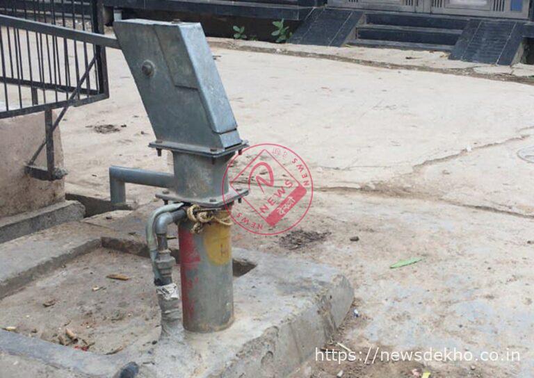 सरकारी चापाकलों पर निजी कब्जा बना संकट, पानी के लिए तरस रहे ग्रामीण — प्रशासन ने सख्ती के दिए निर्देश