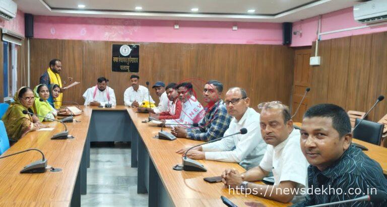 हुसैनाबाद नगर पंचायत में विकास कार्यों की समीक्षा बैठक, पारदर्शिता और समयबद्धता पर जोर