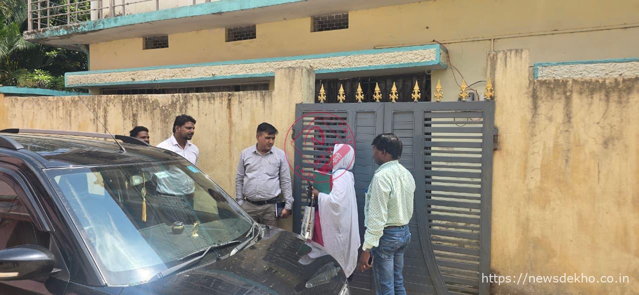 एसआईआर कार्यों की पारदर्शिता परखने सिसई में बीडीओ का औचक निरीक्षण, बीएलओ के काम पर जताया संतोष