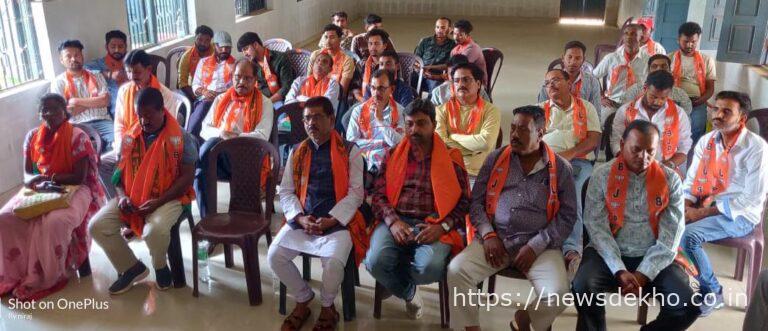 तोरपा में भाजपा स्थापना दिवस धूमधाम से मनाया गया, कार्यकर्ताओं ने संगठन की यात्रा को किया याद