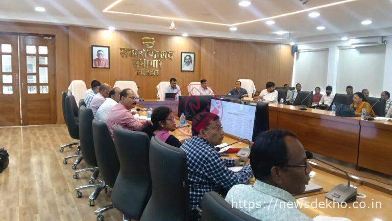 लातेहार में शिक्षा विभाग पर सख्ती, उपायुक्त के निर्देश पर डीडीओ निलंबन और वेतन रिकवरी का आदेश