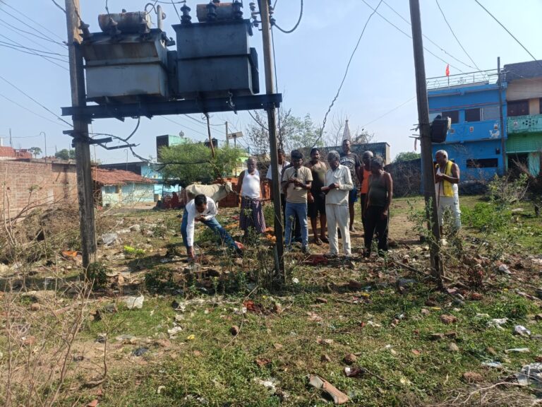 कोरियाडीह में जला ट्रांसफार्मर बदला पांच दिन में बिजली बहाल होने से ग्रामीणों में खुशी