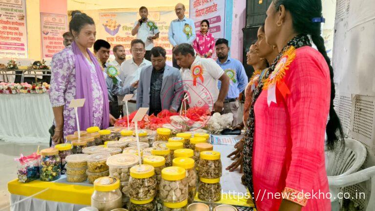 गुमला में मशरूम उत्पादन से आत्मनिर्भरता की पहल, प्रशिक्षण और चेक वितरण से लाभुकों को मिला प्रोत्साहन