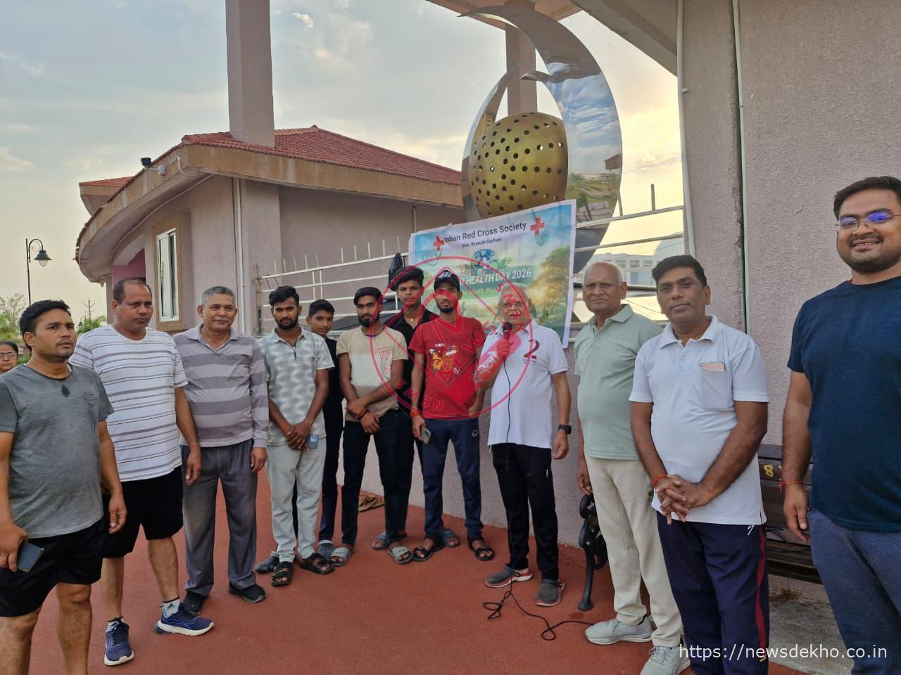 गढ़वा में विश्व स्वास्थ्य दिवस पर रेड क्रॉस का नि:शुल्क जांच शिविर, 75 लोगों की हुई जांच