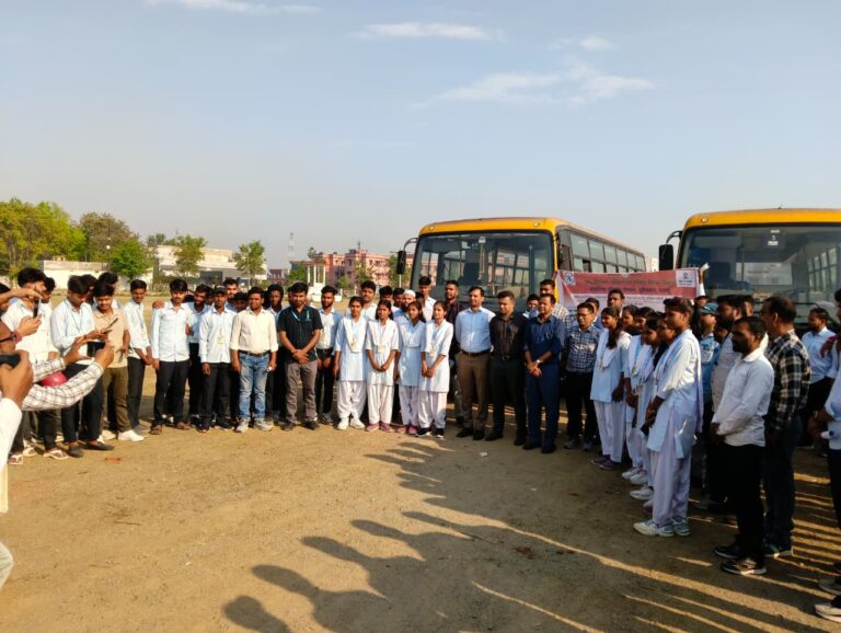 हुसैनाबाद आईटीआई से टाटा मोटर्स के लिए प्रशिक्षणार्थियों का चयन हरी झंडी दिखाकर किया गया रवाना