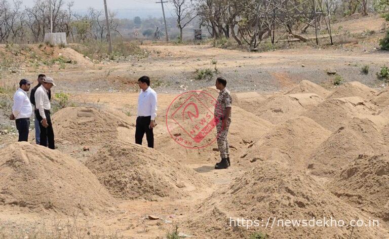गढ़वा में एसडीएम की बड़ी कार्रवाई, अवैध खनन पर छापेमारी कर 61 ट्रैक्टर बालू जब्त