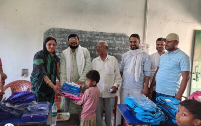 हुसैनाबाद में छात्र-छात्राओं के बीच पोशाक वितरण, बच्चों के चेहरे पर दिखी खुशी