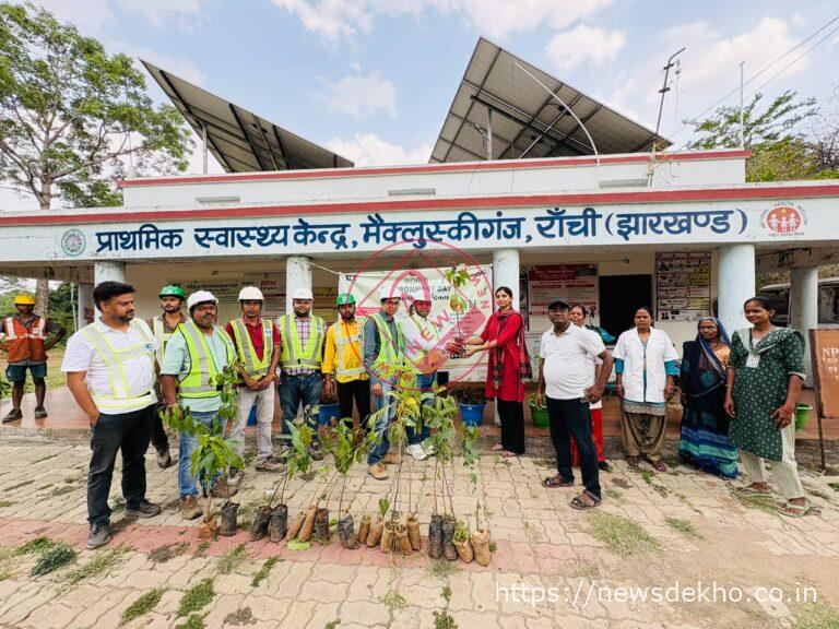 केईसी इंटरनेशनल की हरित पहल खलारी क्षेत्र में लगाए 200 पौधे, बांटी गईं 1000 सीड बॉल्स