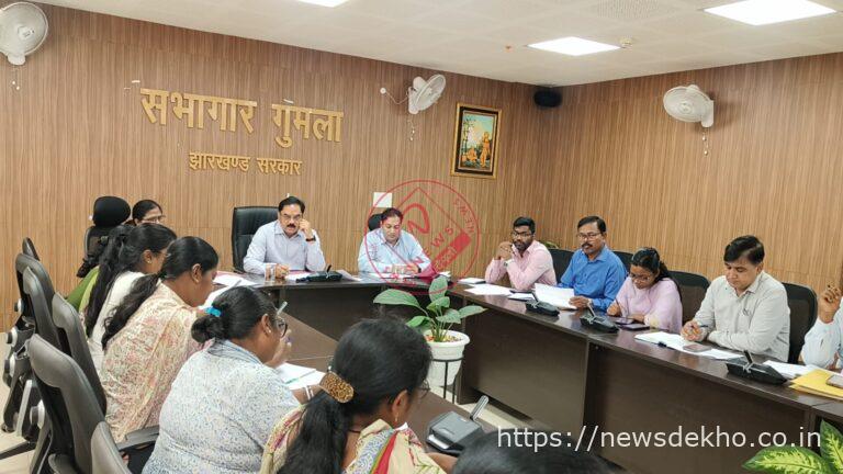गुमला में आंगनबाड़ी केंद्रों की सुविधाओं पर सख्त हुए उपायुक्त दिलेश्वर महत्तो, लापरवाही पर कार्रवाई के निर्देश