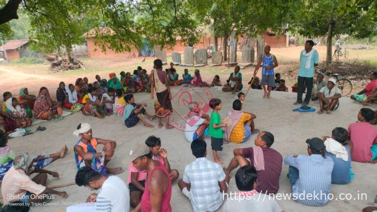 बानो में झामुमो की आमसभा: मतदाता सूची सत्यापन अभियान तेज करने का आह्वान, एंबुलेंस सेवा की दी जानकारी