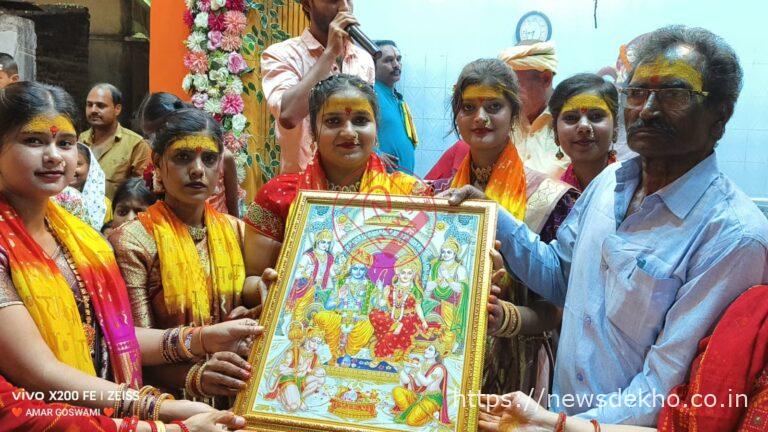 फूलों की सजावट और भक्ति के बीच राम लखन हनुमान मंदिर की 15वीं वर्षगांठ पर हुआ भव्य धार्मिक आयोजन