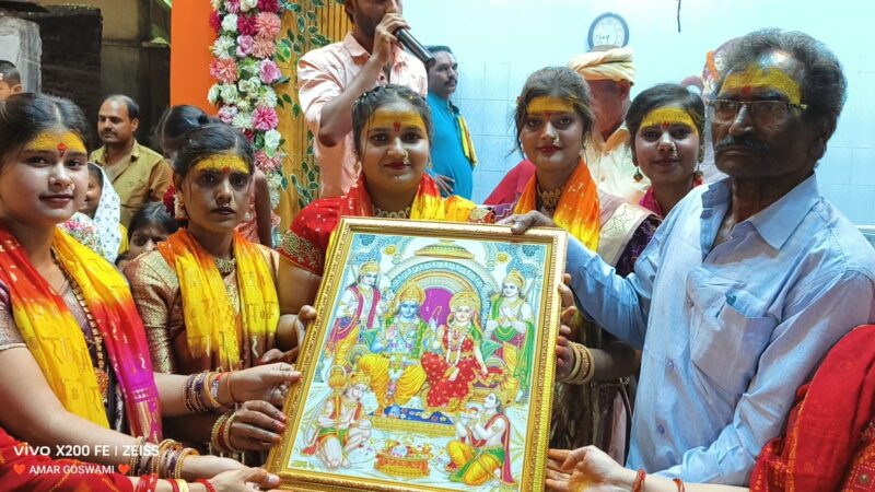 फूलों की सजावट और भक्ति के बीच राम लखन हनुमान मंदिर की 15वीं वर्षगांठ पर हुआ भव्य धार्मिक आयोजन